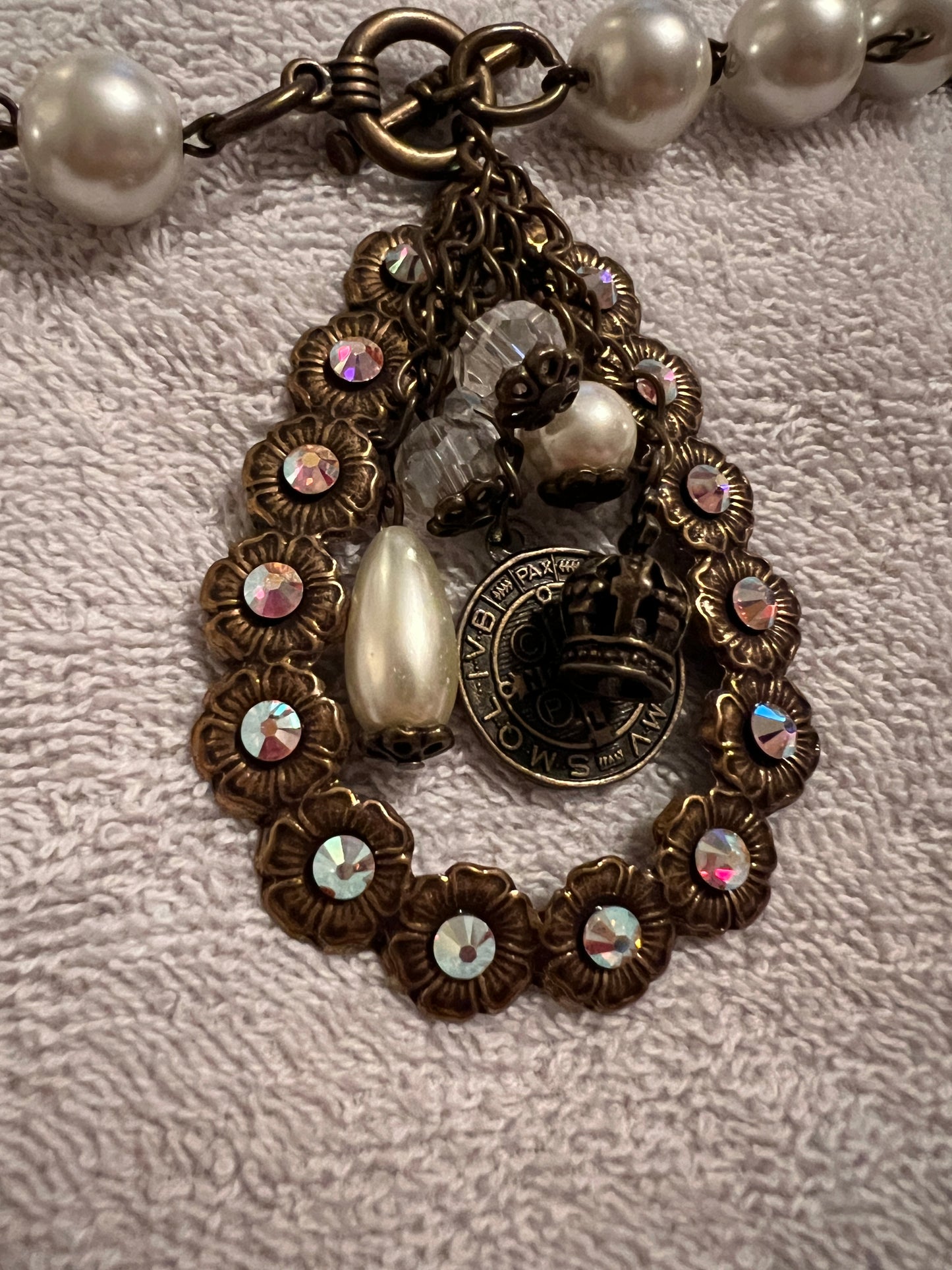Single Strand Necklace with Pendant