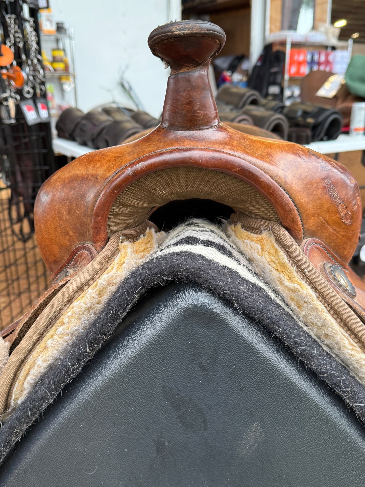 Big Horn Leather / Cordura Wester Saddle, 16” Seat