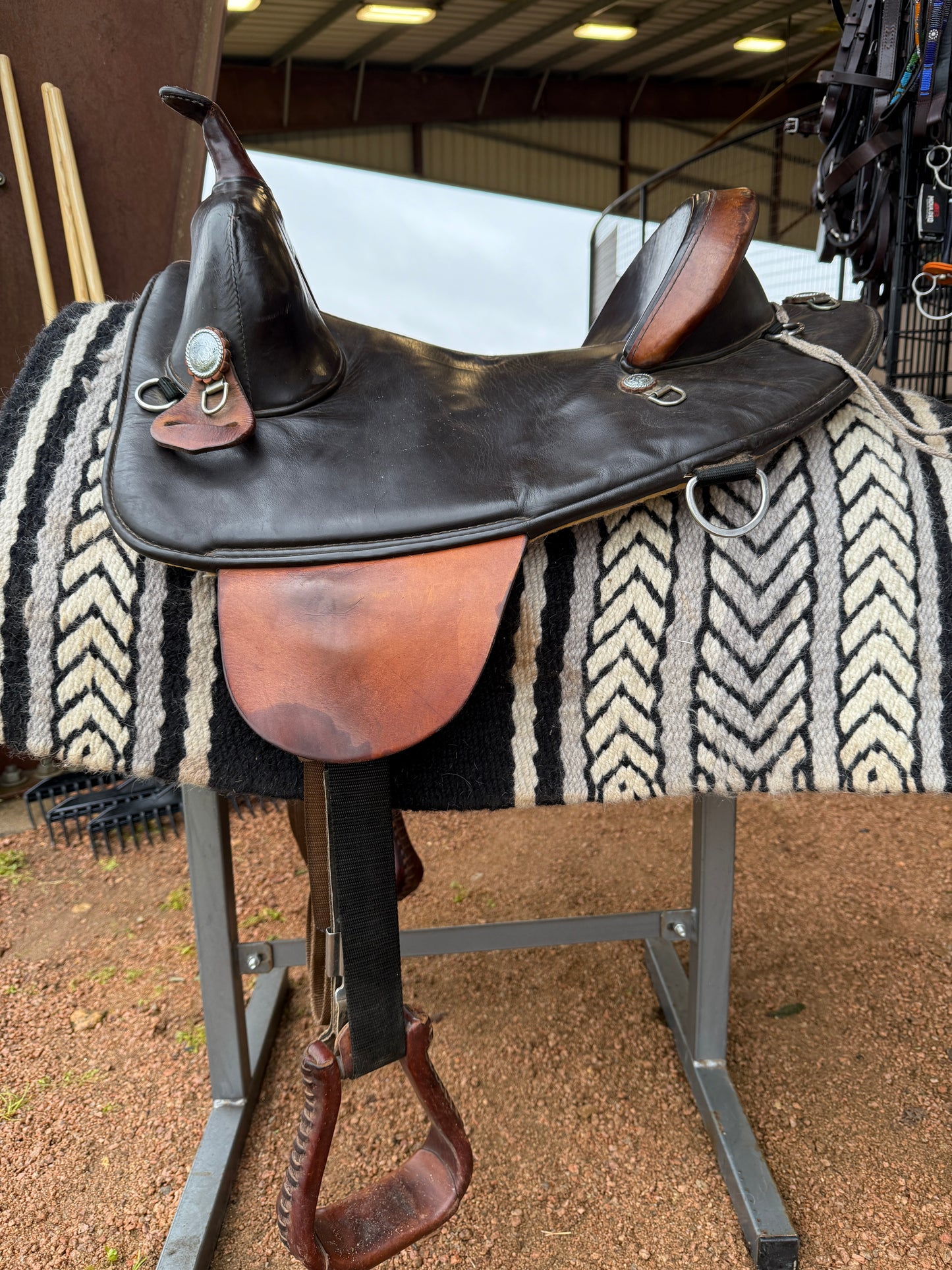 Circle-Y Bob Marshall Treeless Barrel Saddle, 14.5”